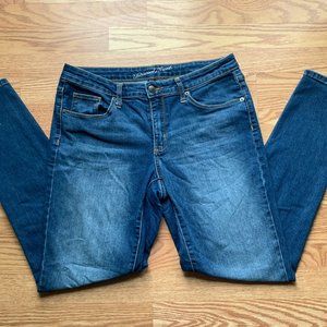Universal Threads Woman's Jeans Size 10/30R